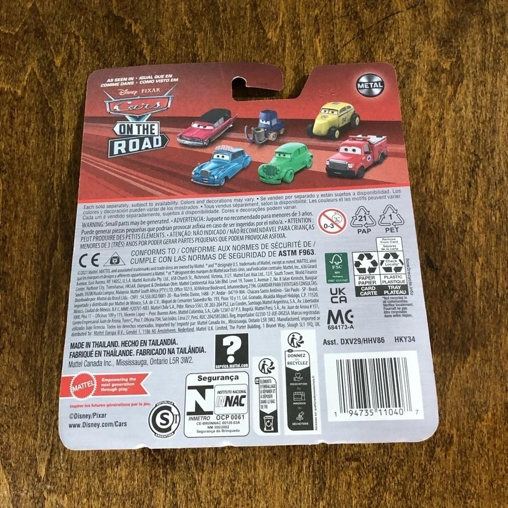 Disney Pixar Cars Die-Cast - Road Trip Lightning McQueen - Cars on the Road -NEW